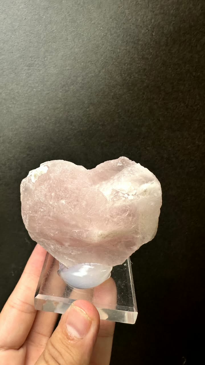 Heart Shaped Morganite Crystal - photo 1