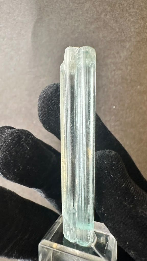 Raw Aquamarine Crystal Pencil Specimen - photo 3