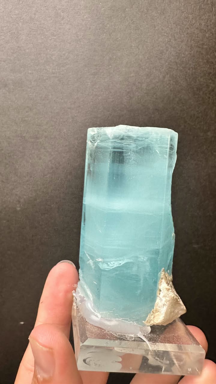 Large Gem Aquamarine Crystal - photo 3