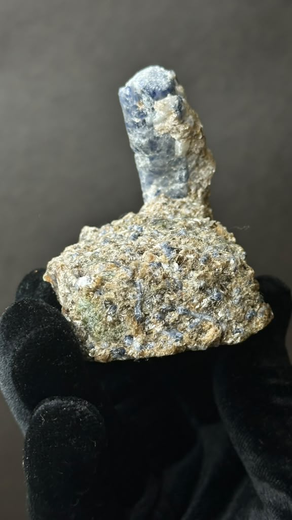 Blue Sapphire Crystal on Mica Matrix - photo 3