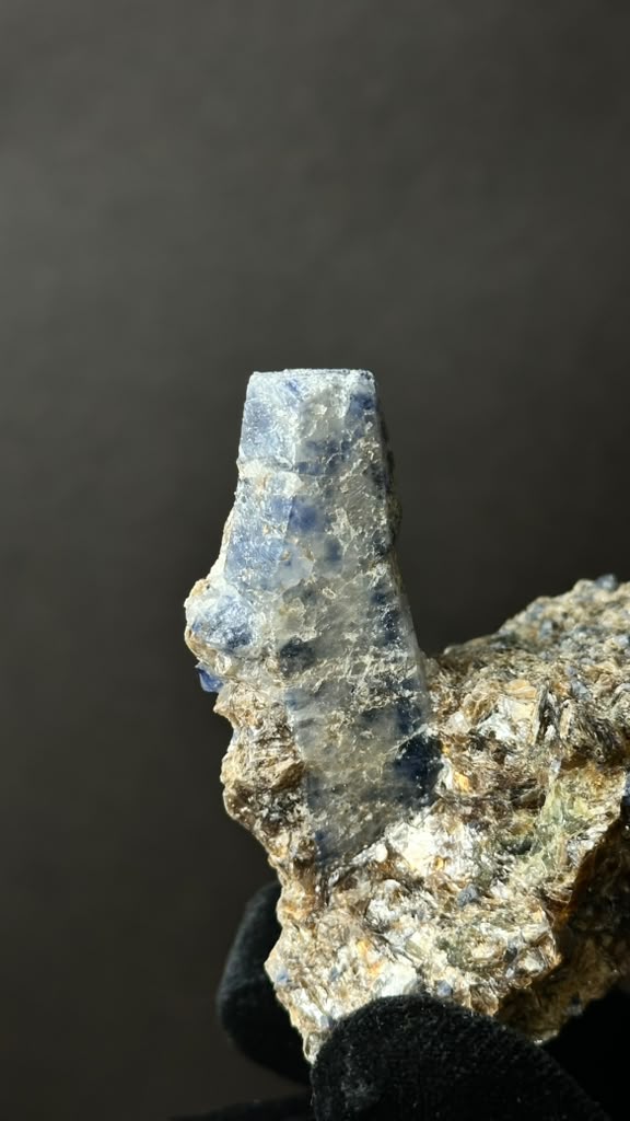 Blue Sapphire Crystal on Mica Matrix - photo 6