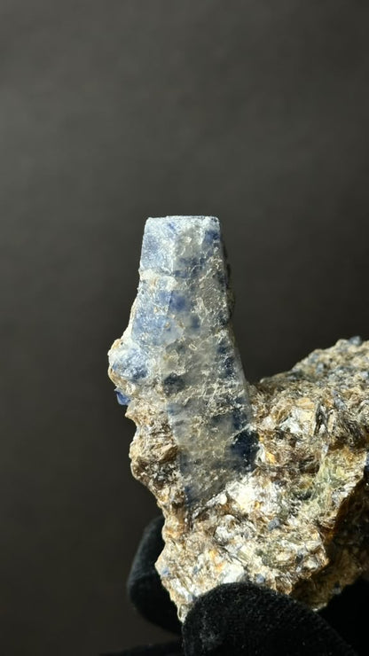 Blue Sapphire Crystal on Mica Matrix - photo 6