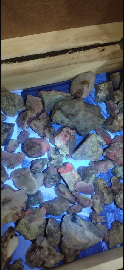 Heckmanite specimens