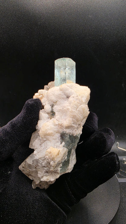 Aquamarine and apatite specimen with quartz and muscovite from Skardu, Pakistan, view 8