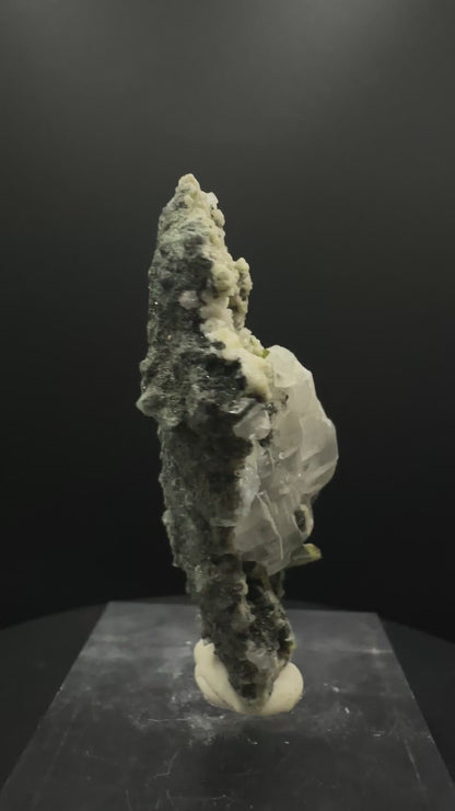 Quartz with sphene